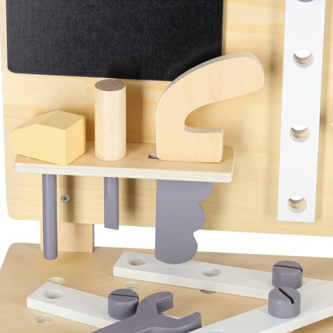 Warsztat z narzędziami drewniany na stoliku zestaw majsterkowicza