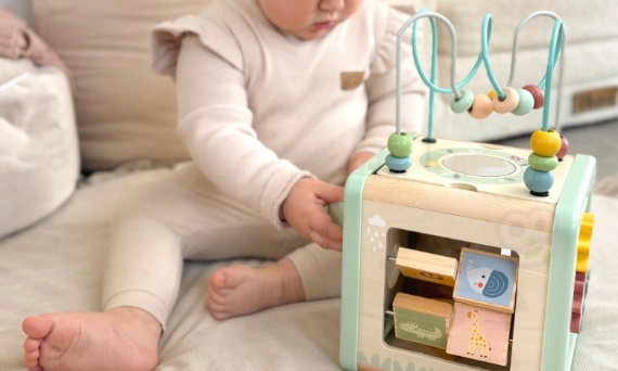 Drewniane zabawki dla niemowląt – pierwsze kroki w odkrywaniu świata